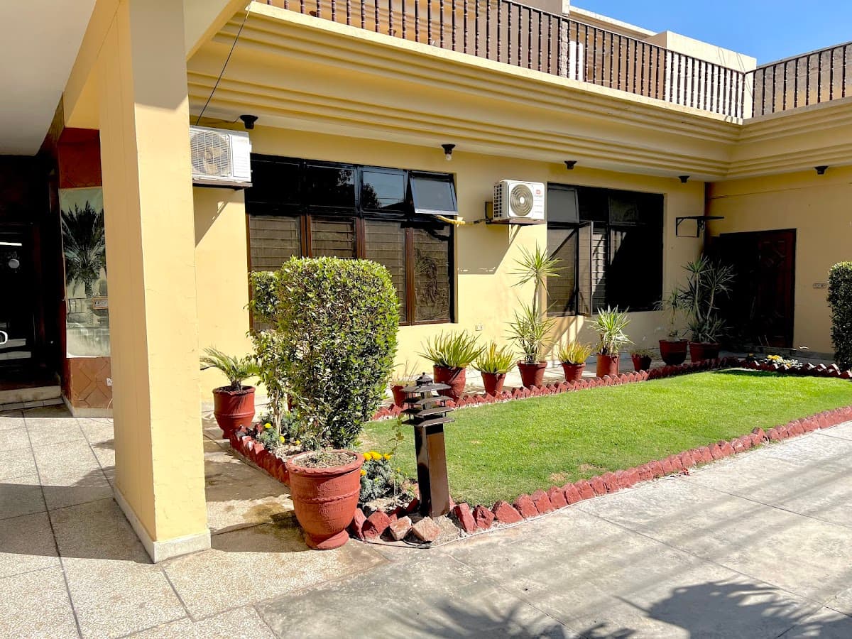 Step Inn Guest House Lahore photo
