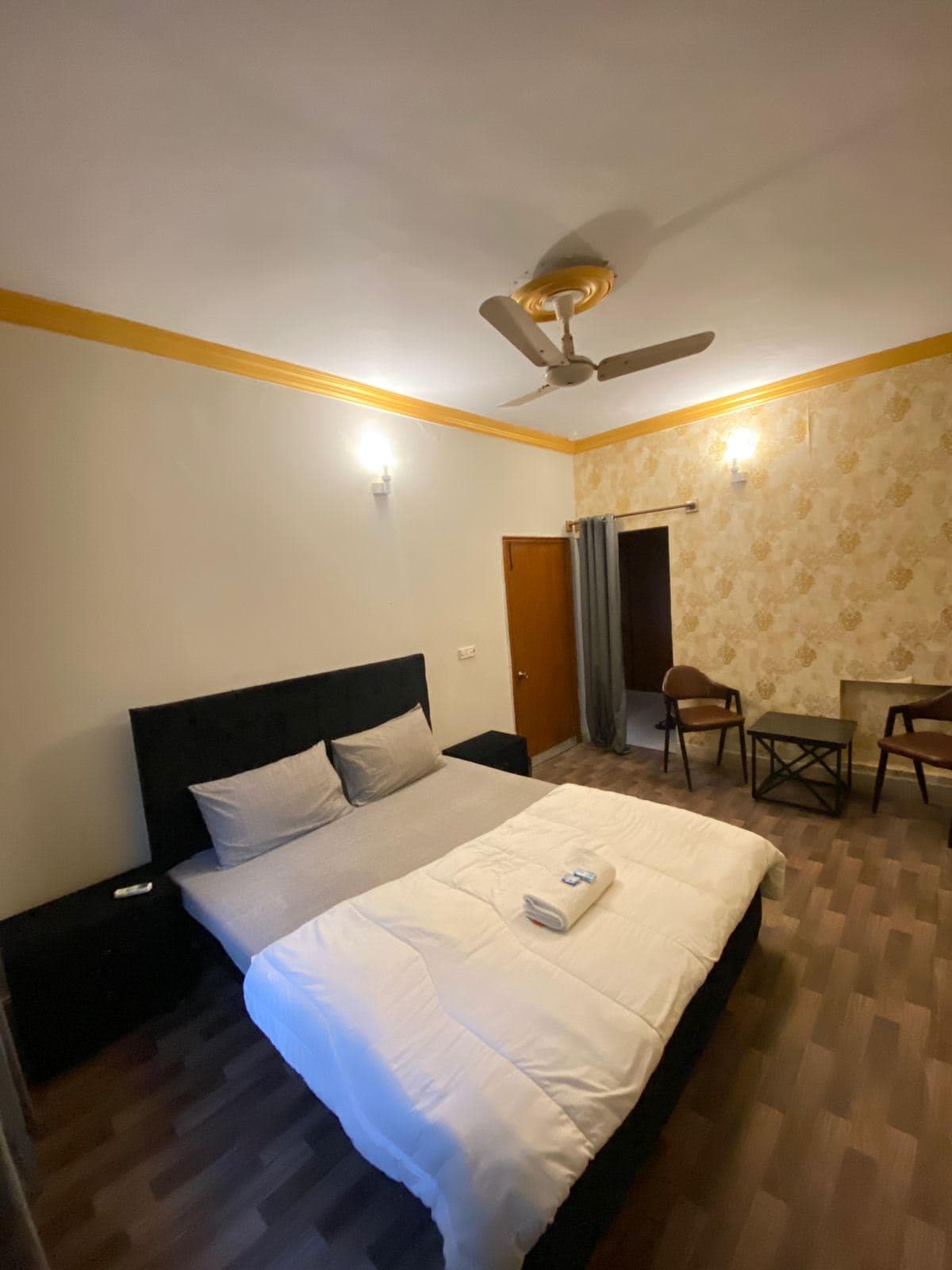 Durrani Executive - F10 Islamabad photo
