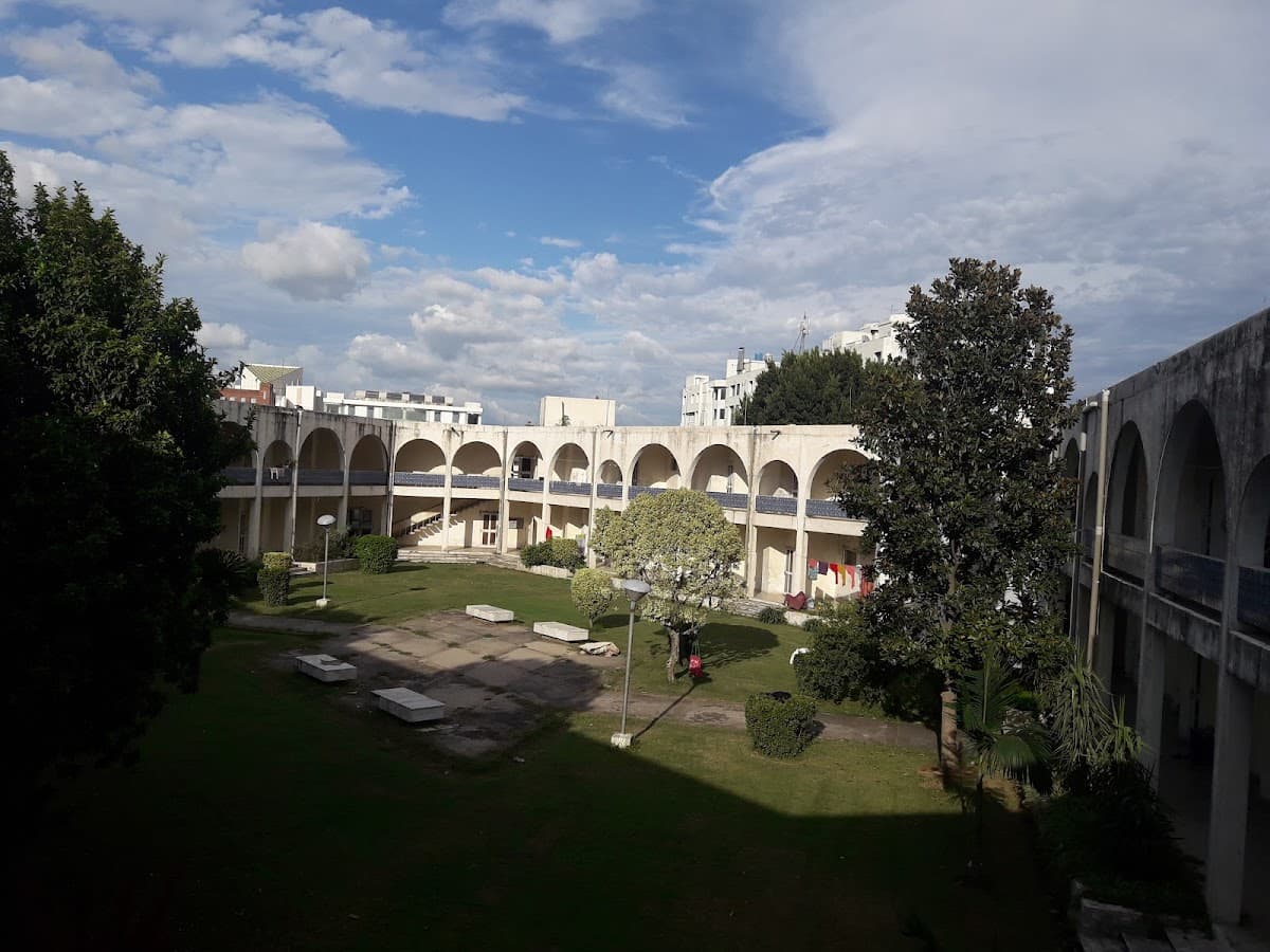 Fatima Jinnah Working Women Hostel photo